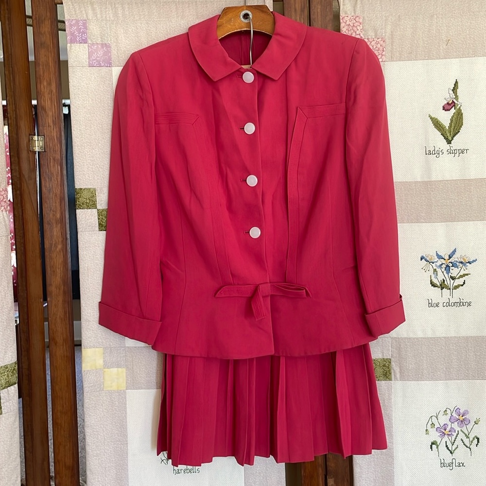Vintage (ca 1940s) SACONY Palm Beach pink magenta 2-piece suit, pleated skirt